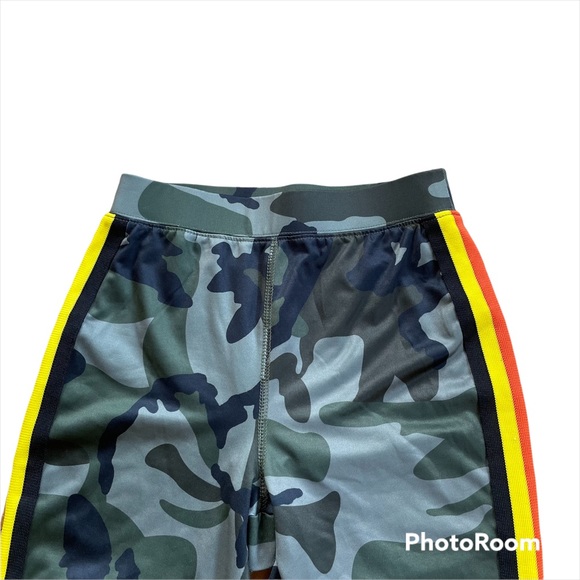 Pam and Gela Juicy Athletic Leggings Camo with Color Stripes on sides - Picture 5 of 11